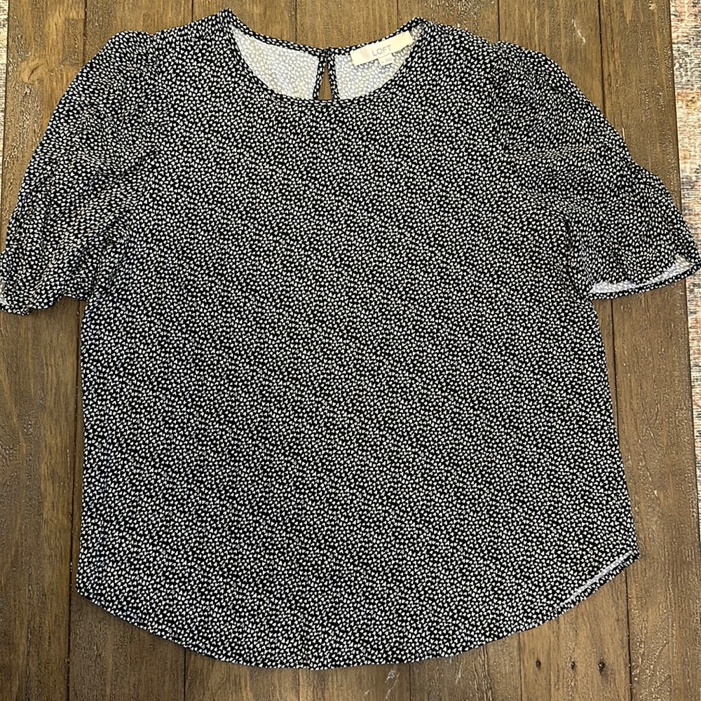 Loft Short Sleeve Shirt w/ Hearts (Size Medium)